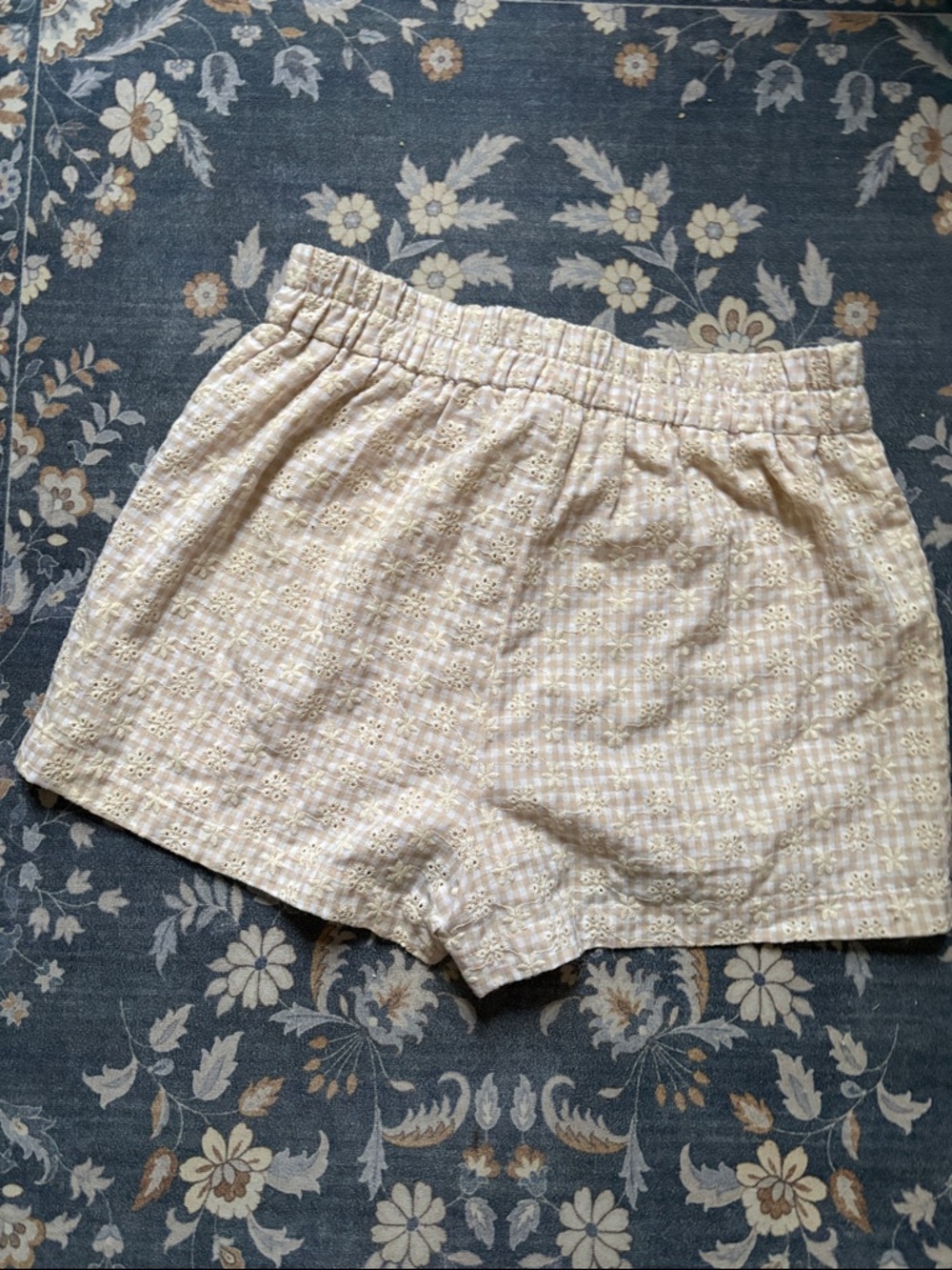 Hem & Thread Cream Eyelet High-Waist Shorts - Picture 4 of 5